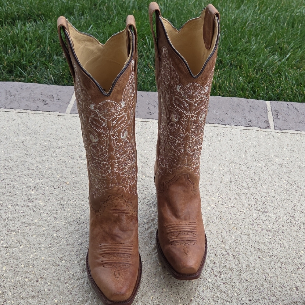 Corral Embroidered Heeled Western Boots